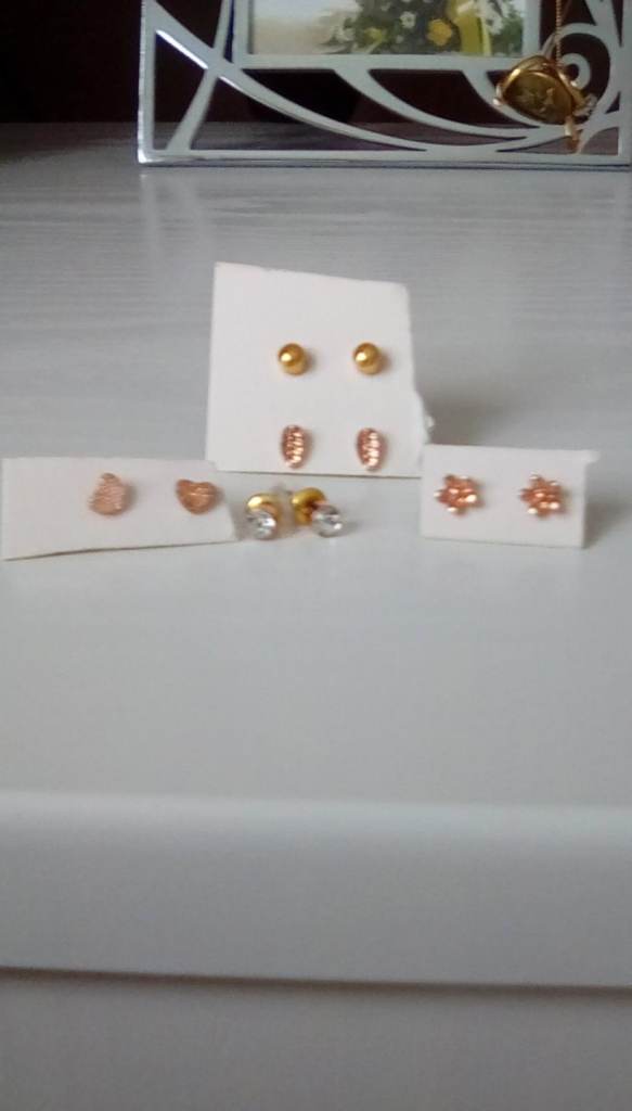 5 Pairs of Small Stud Earrings