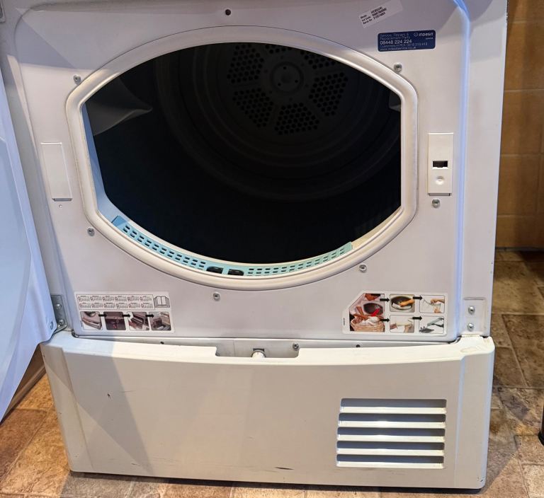 Indesit tumble dryer 8kg WHITE
