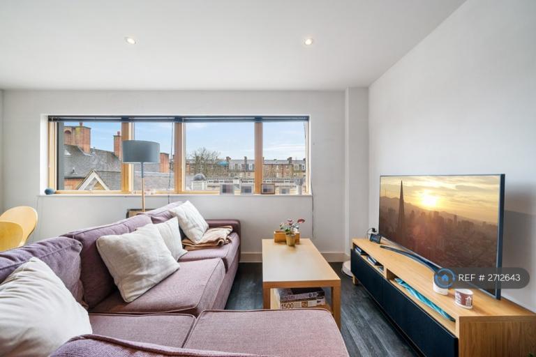 2 bedroom flat in Drummond Way, London, N1 (2 bed) (#2712643)