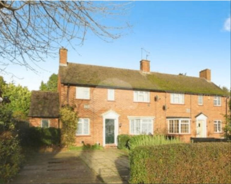 Spacious 4-Bedroom House | Renovated | Fitted kitchen | Parking | Fairfield Avenue, Berkshire SL3