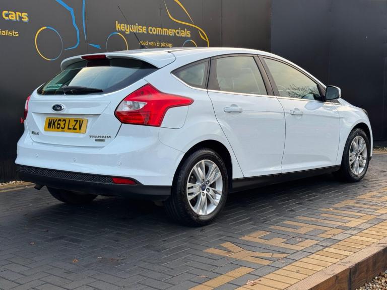 2013 Ford Focus 1.0 125 EcoBoost Titanium Navigator 5dr HATCHBACK PETROL Manual