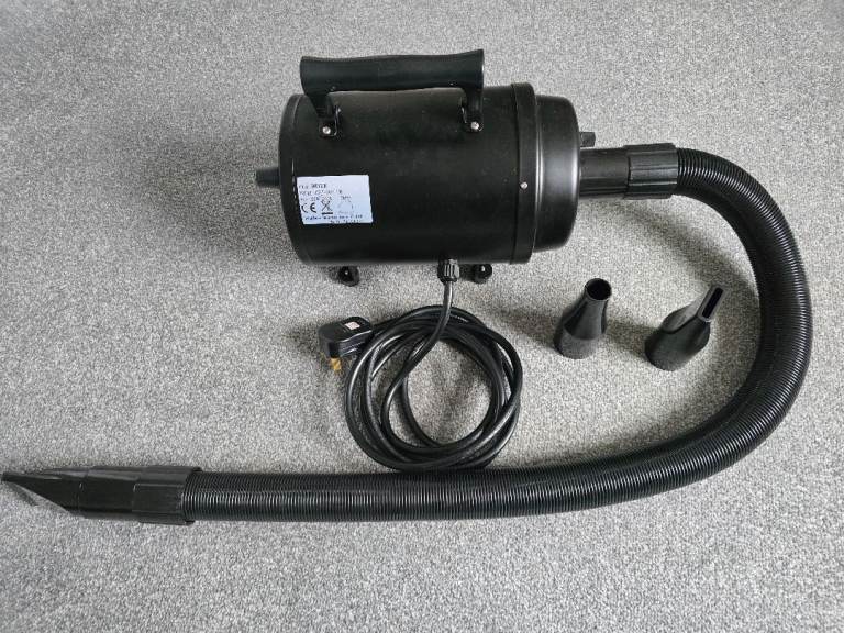 Pet dryer with extra nozzles