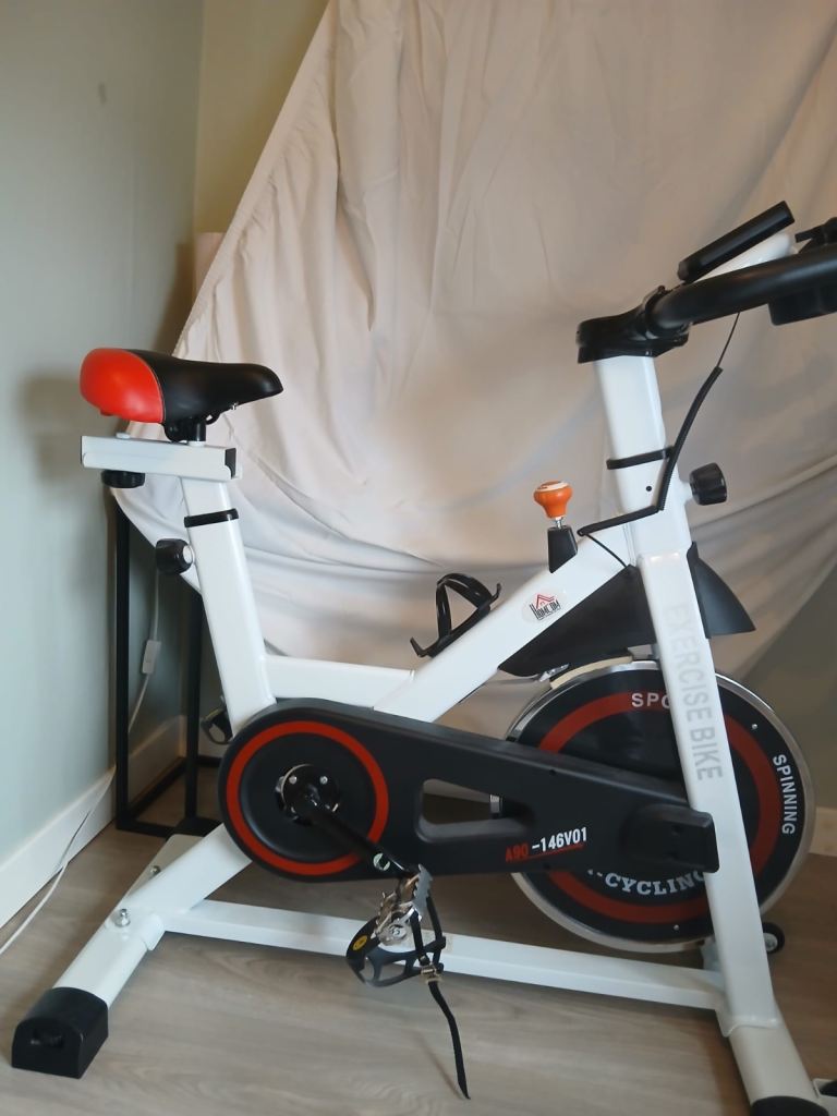 HOMCOM upright exercise bike 