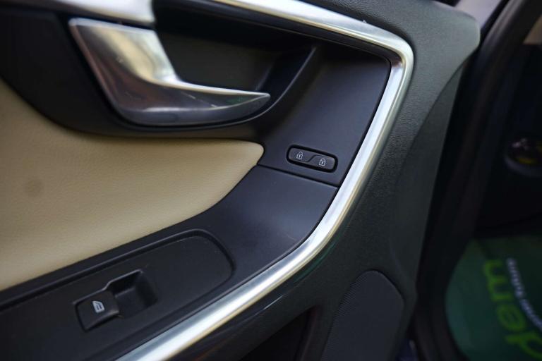 2016 Volvo XC60 2.4 XC60 SE Luxury Nav D5 AWD 4WD 5dr SUV Diesel Manual