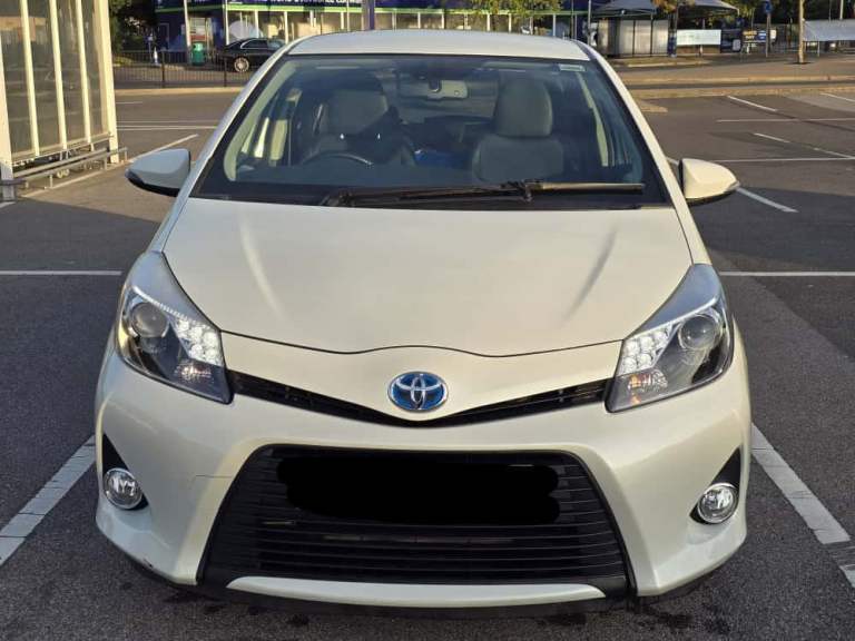 image for Automatic Toyota Yaris hybrid 1.5 VVT-CVT,5 Hatchback Petrol/Electric