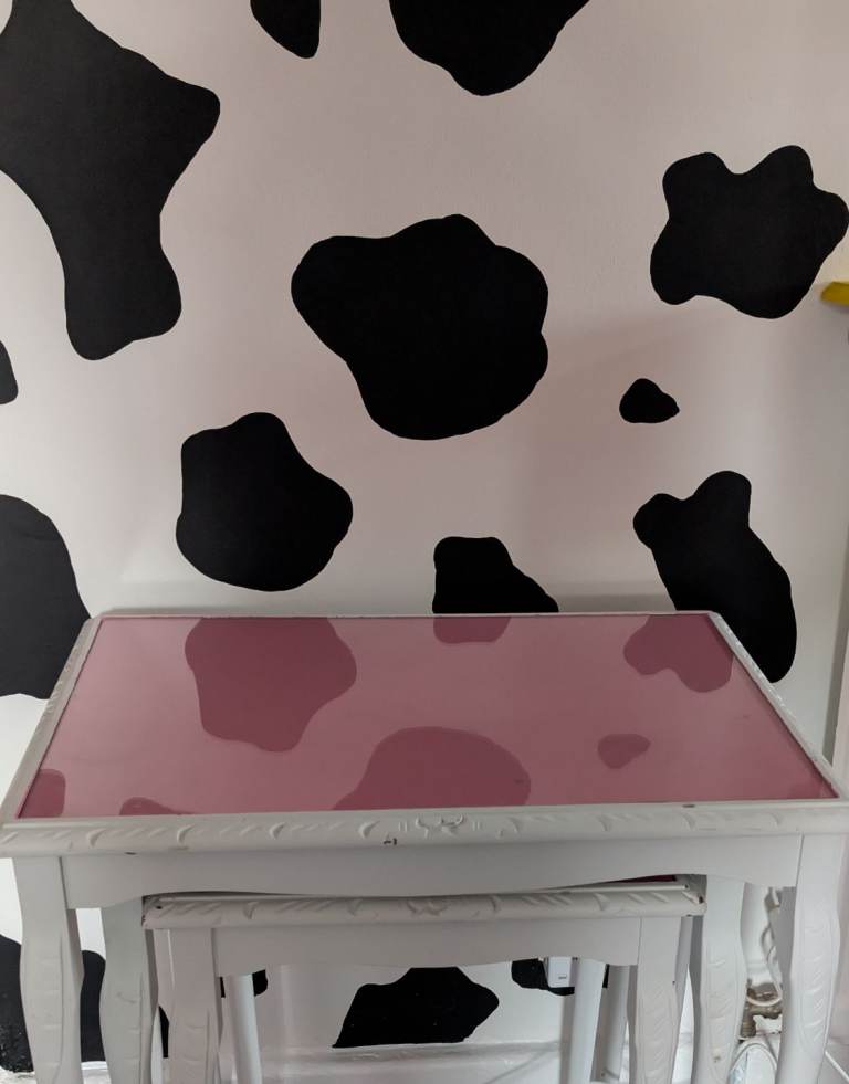 Set of 3 nesting tables 