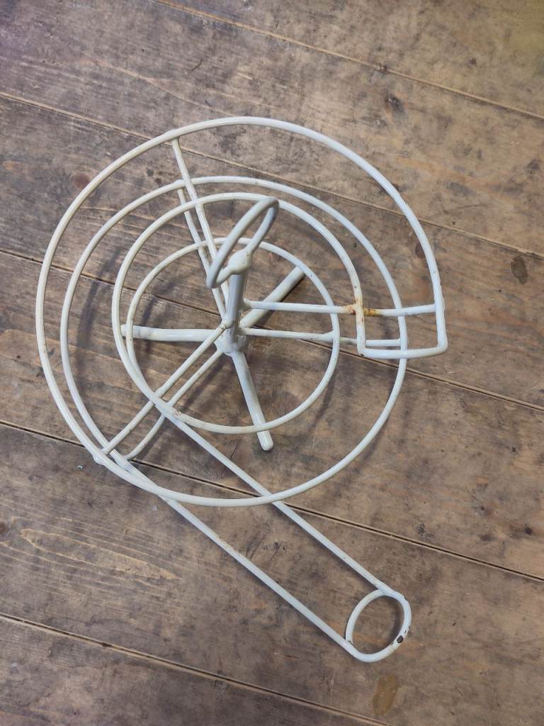 Vintage egg holder/skeler