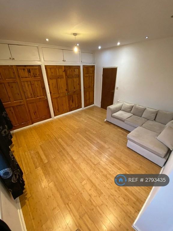 2 bedroom flat in Stoke Newington Road, London, N16 (2 bed) (#2793435)