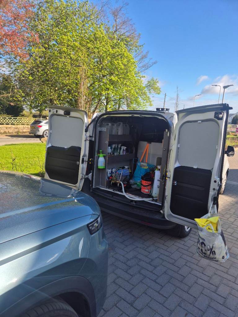 Mobile car valeting 