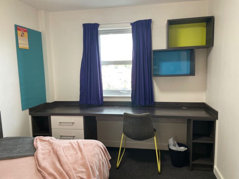 Room to rent in student accommodation 