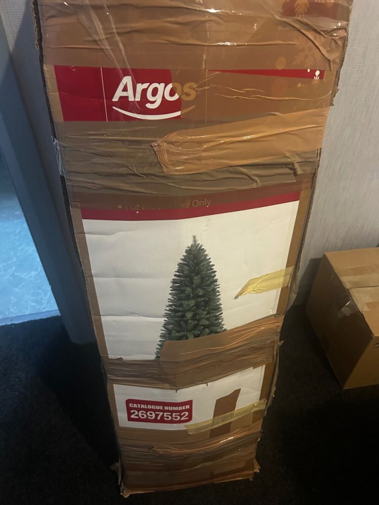 8ft Xmas tree £30 BARGAIN 