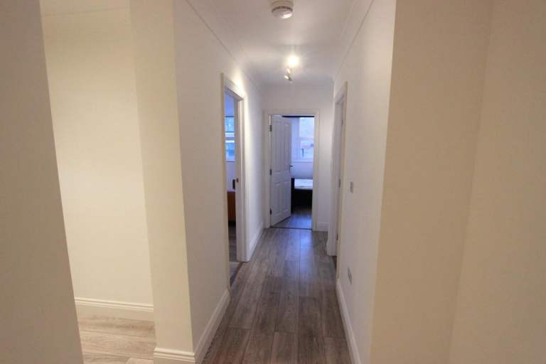 3 Double Bed 2 Bath flat. Ideal for a Professional family or Sharers. Avail AUG. FINCHLEY N12 HENDON
