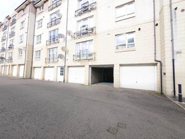 Garage with storage room for rent - London Road, Abbeyhill