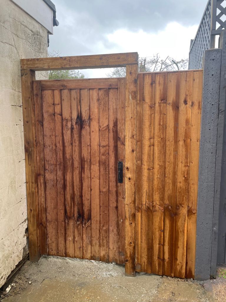 Brand new garden gate 6ft by 3ft featheredge brown gate 
