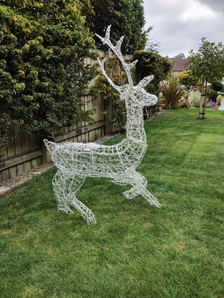Large Light-Up Reindeer Christmas Decoration – NEW