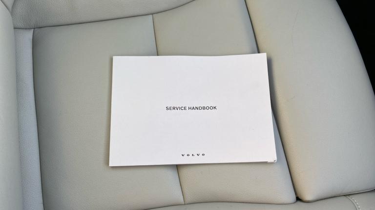 2025 Volvo XC40 2.0 B3P Ultra Dark 5dr Auto Petrol Estate Estate Petrol Automatic