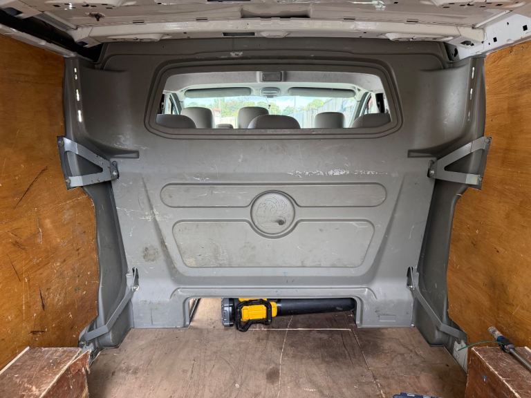 Crew seats Renault trafic Vauxhall vivaro 