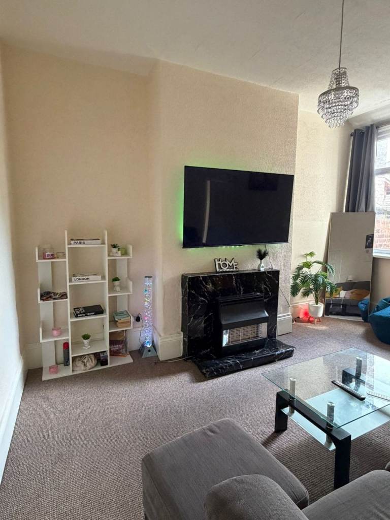 2 Double Rooms in 3 Bed Terraced House, Close to City & Ethihad