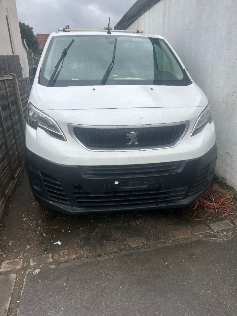Peugeot expert 2020 complete front end £2000 