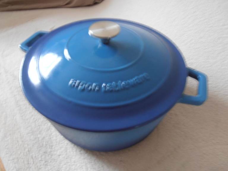 NEW ARGON  Tableware,  26cm CAST IRON, Casserole Pot with Lid.