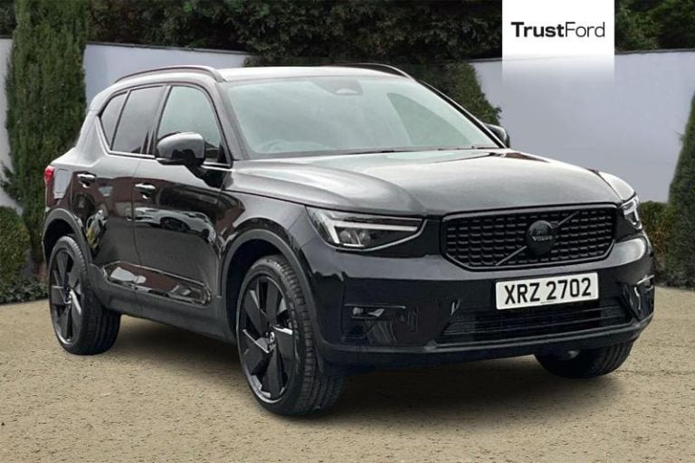 2025 Volvo XC40 Plus Black Edition**REAR CAMERA - HEATED SEATS & STEERING WHEEL - POWER TAI SUV P...