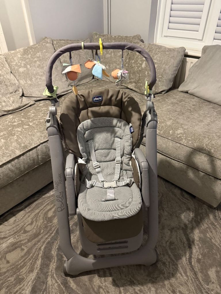 Chicco High Chair with Play Bar –immaculate Condition