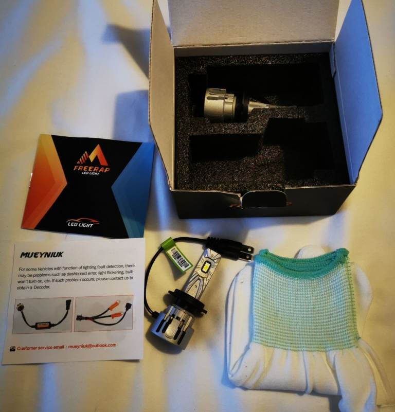 NEW- Pair of LED Headlight Bulbs, H7 1:1 Size Halogen Upgrade Cool White 6K