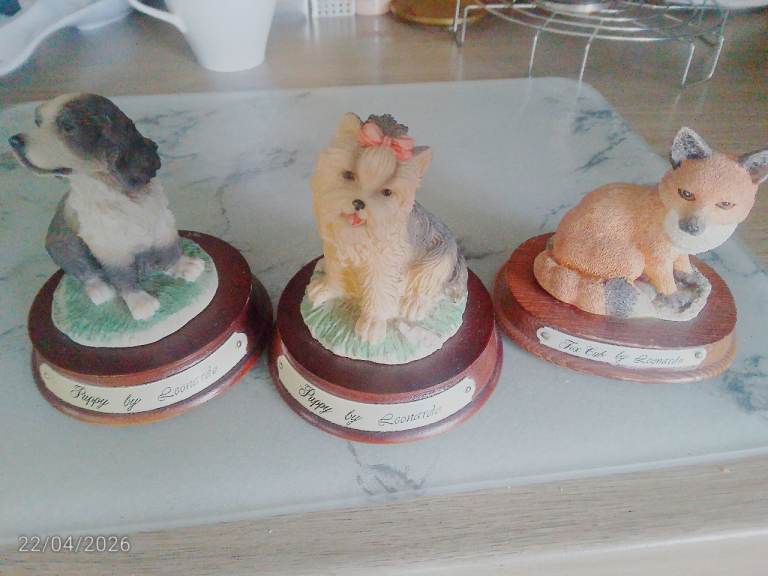Three dog figurines 