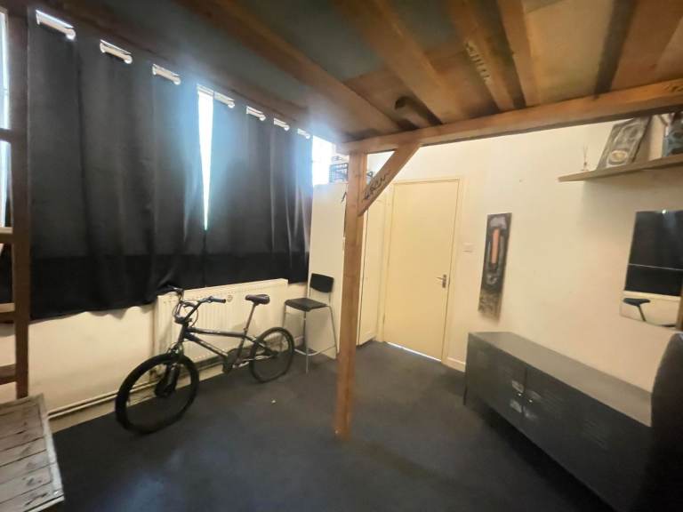 Room available in live/work  Warehouse 