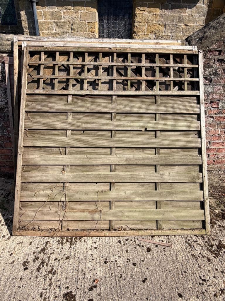 6 wooden fencing panels