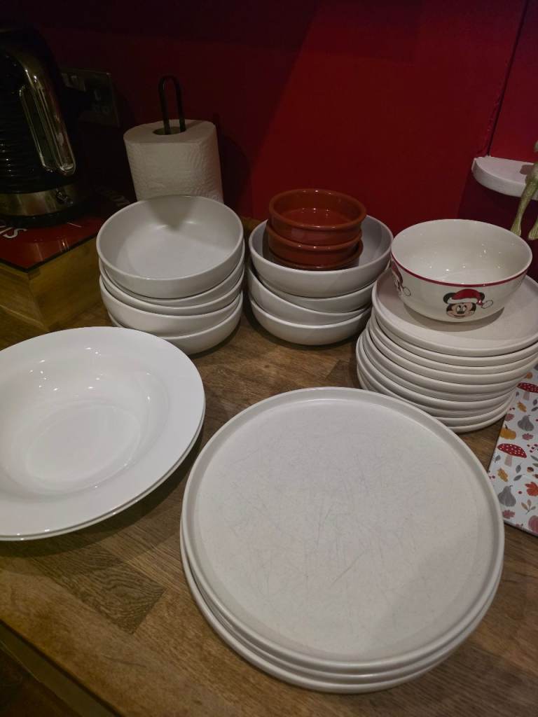 Plates and bowles