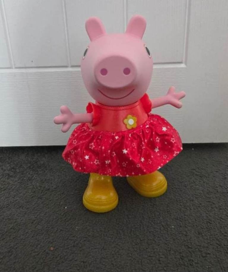 Peppa pig yellow muddy puddle party doll 