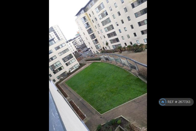 1 bedroom flat in Falcon Drive, Cardiff, CF10 (1 bed) (#2677313)