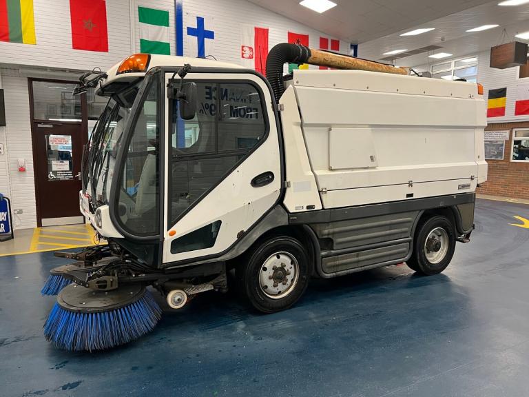 2015 JOHNSTON SWEEPERS CX400 4X2 7.5 TON DIESEL AUTO SWEEPER  Diesel Automatic