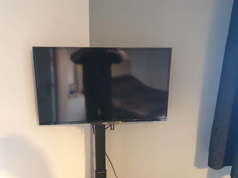 26 inch Philips TV on brand new stand 