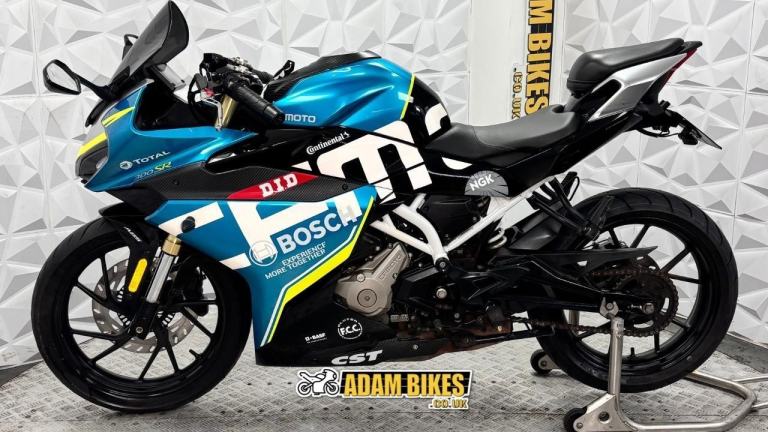 2022 CFMOTO 300SR | *WARRANTY PROVIDED*