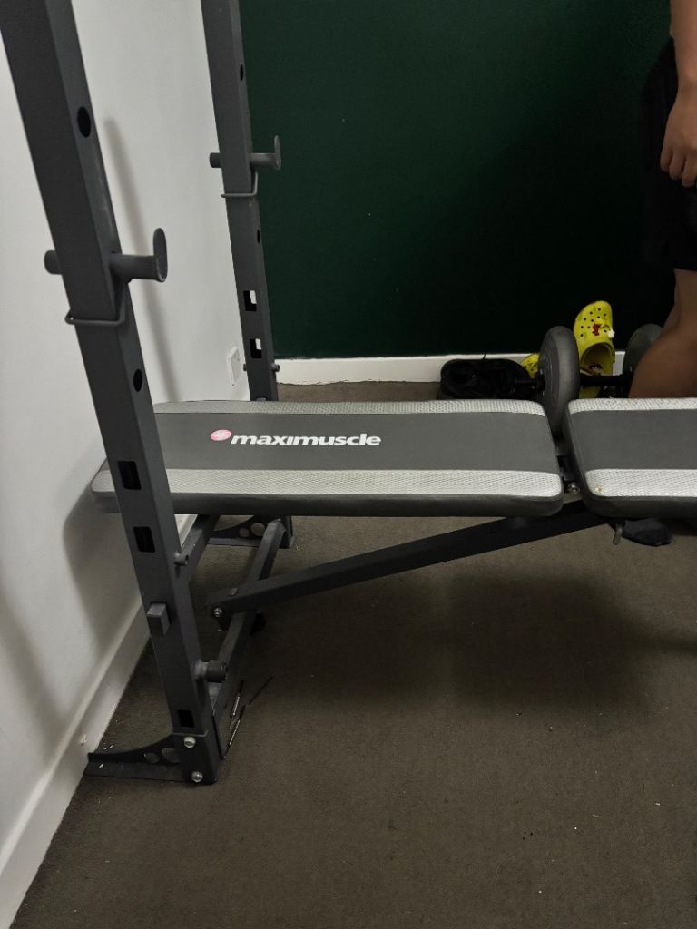Maxi Muscle Weight Bench with Various Weights – Good Condition