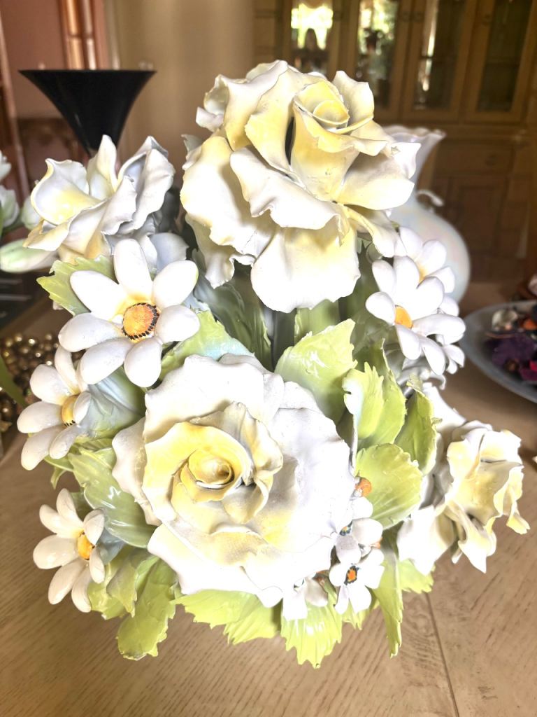Lovely Ceramic Flower Arrangement Decor – Good Condition
