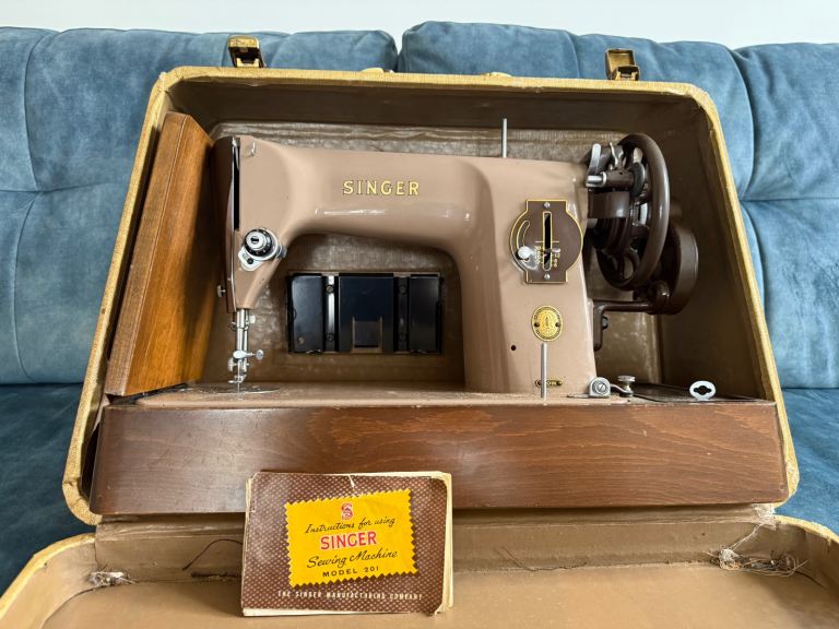 Vintage Singer 201K Sewing Machine with original case