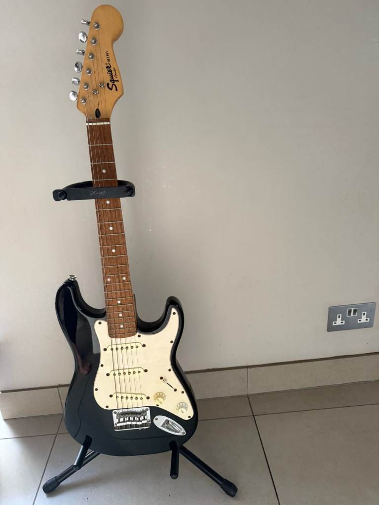 image for Fender Squier Mini Strat 3/4 Size mini Black Immaculate & Stand