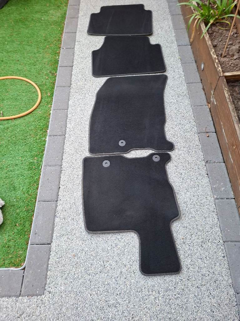 Ford Kuga premium velour floor mats set of 4