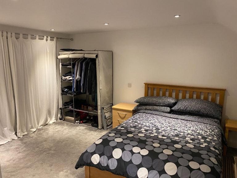 SURBITON DOUBLE EN SUITE ROOM FOR RENT