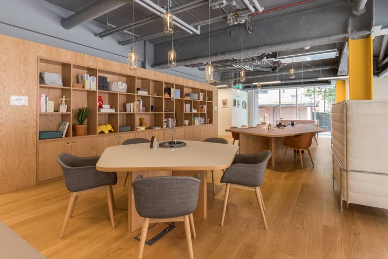 London - W6 8AF \ Private Office for 3 Workstations