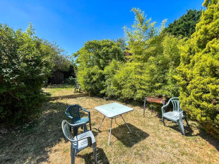 Own En-Suite / Large Kitchen & Lounge/Great Garden