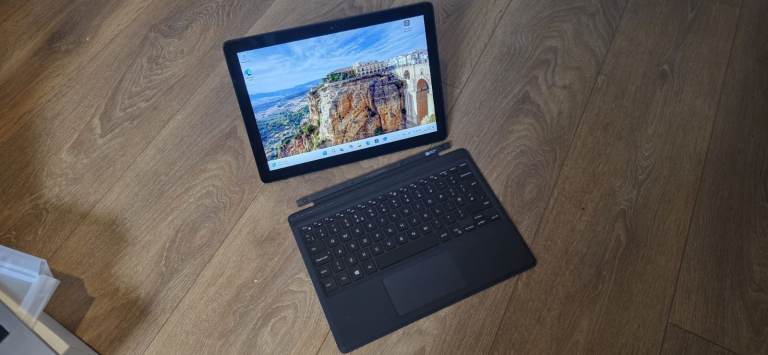 Dell Latitude 12 5285 touchscreen 2in1 tablet laptop Intel core i5-7200U 7th generation 