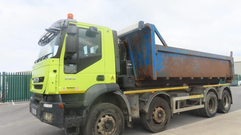 2012 32.360 Iveco Trakker 8x4 hookloader easysheet very clean truck