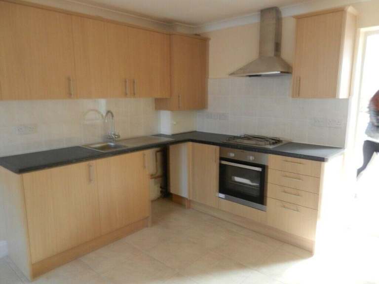 NEWLY REFURBISHED 1 DOUBLE BEDROOM GARDEN APARTMENT IN HIGHAMS PARK 