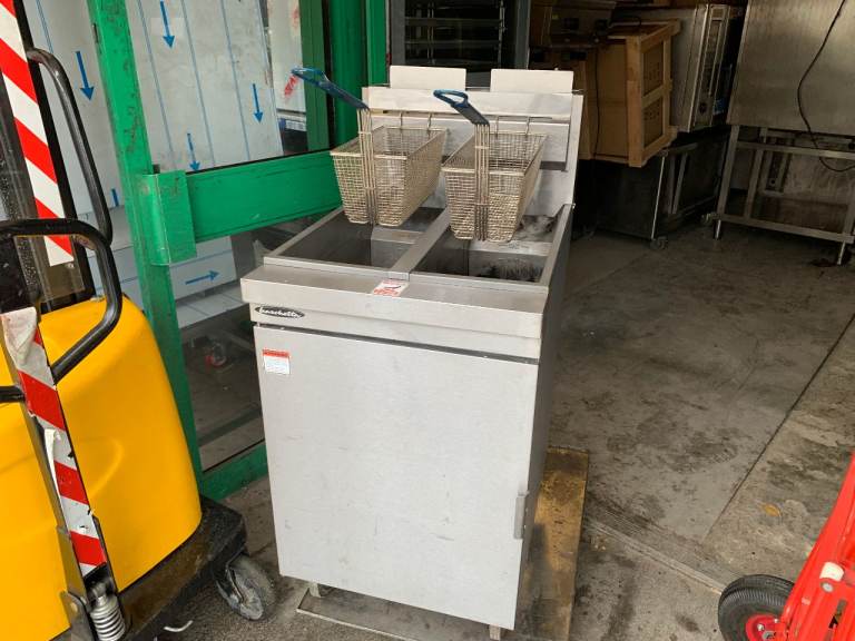 LPG GAS TWIN TANK NEW FRYER CATERING COMMERCIAL KITCHEN EQUIPMENT FAST FOOD RESTAURANT KITCHEN 
