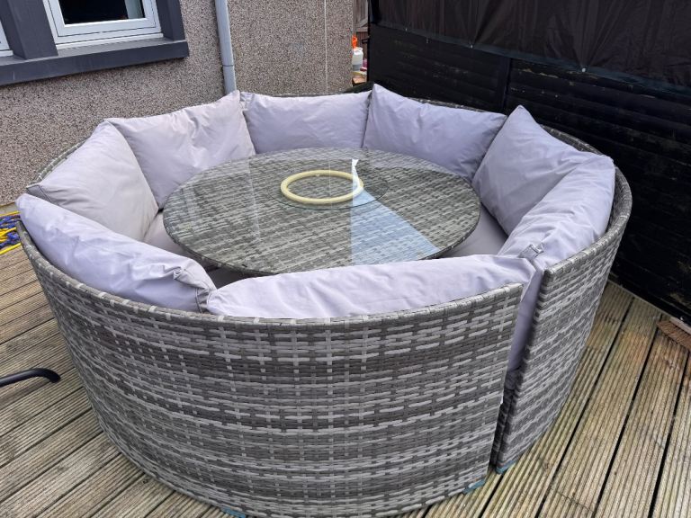 Luxury 8-Seater Rattan Day Bed / Dining Set
