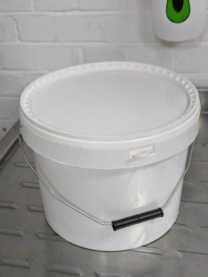 Honey Bucket, Fishing Bait - Plastic Food grade Bucket, storage bucket/container - Metal Handle